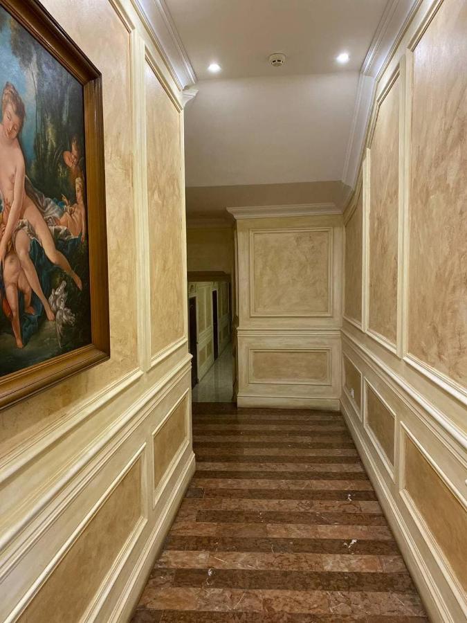 Leoton Chernivtsi Hotel Exterior photo